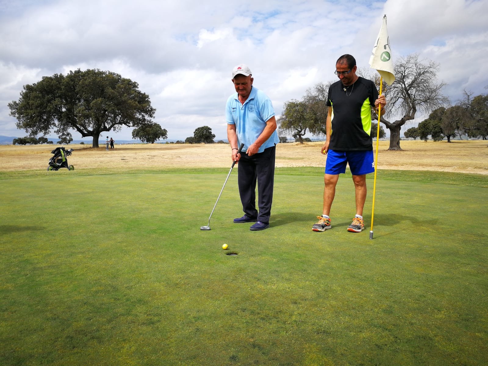 Un momento durante el curso de golf adaptado 2019 