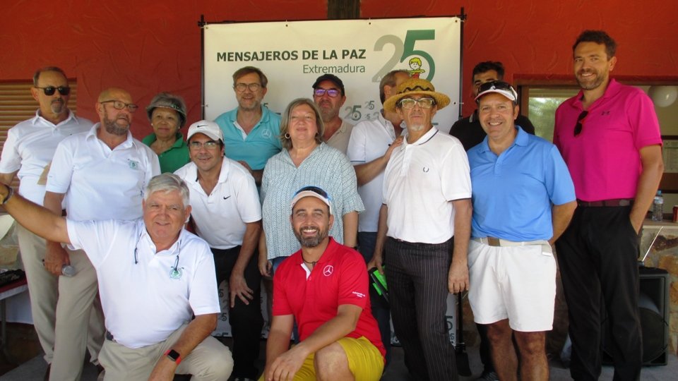 Golfistas amateur que participaron de forma altruista en el Torneo junto a Mercedes Murias, Rafael Vadillo y Angel Pérez                   