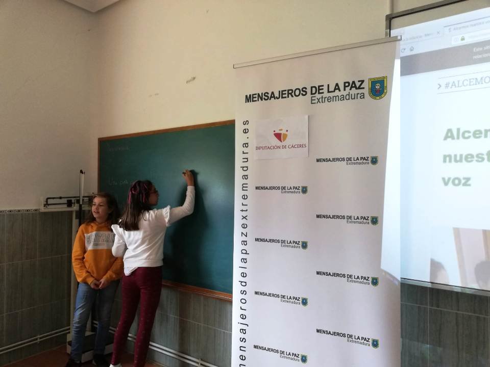 Estudiantes de Vegaviana en Alcemos nuestra voz 019 (11)