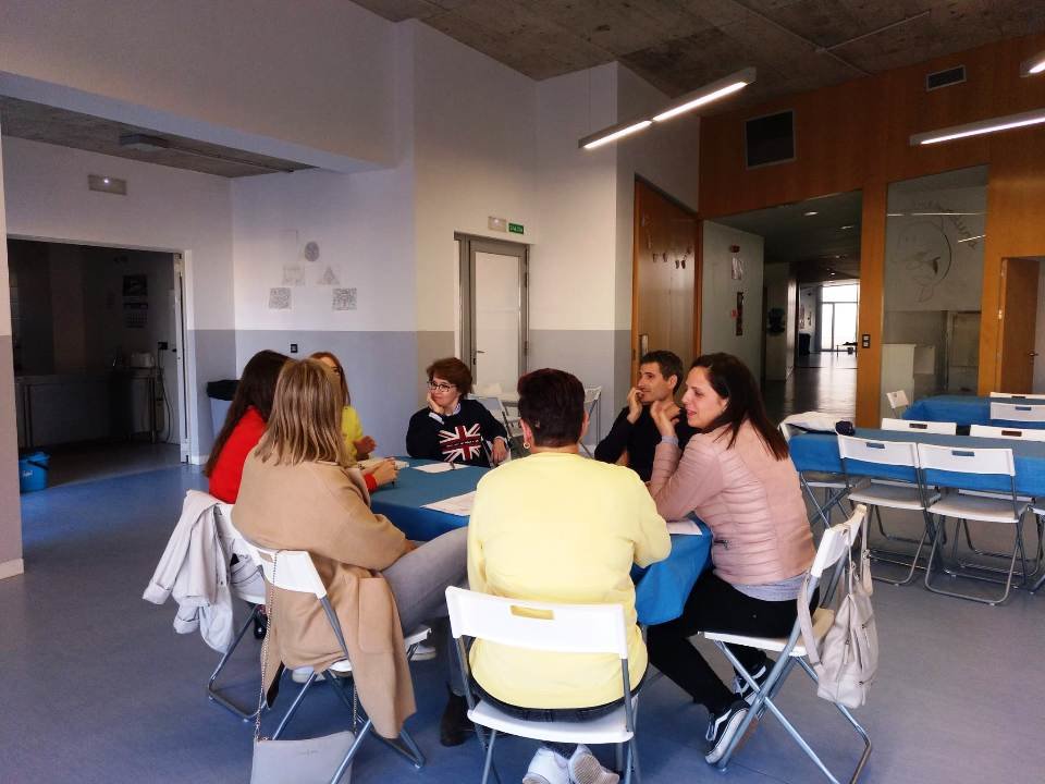 Primera reunión del Consejo Escolar en Las Abadías