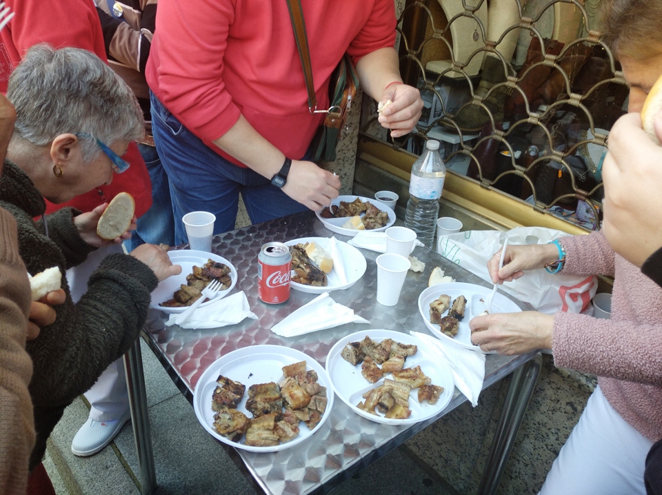 Disfrutando de la gastronomía tradicional en Caminomorisco