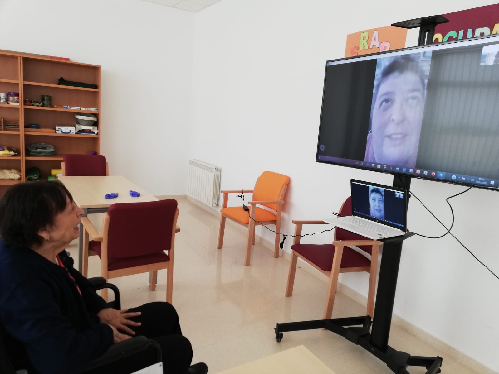 María Corcho habla desde Torremayor con su hija en Puebla de la Calzada